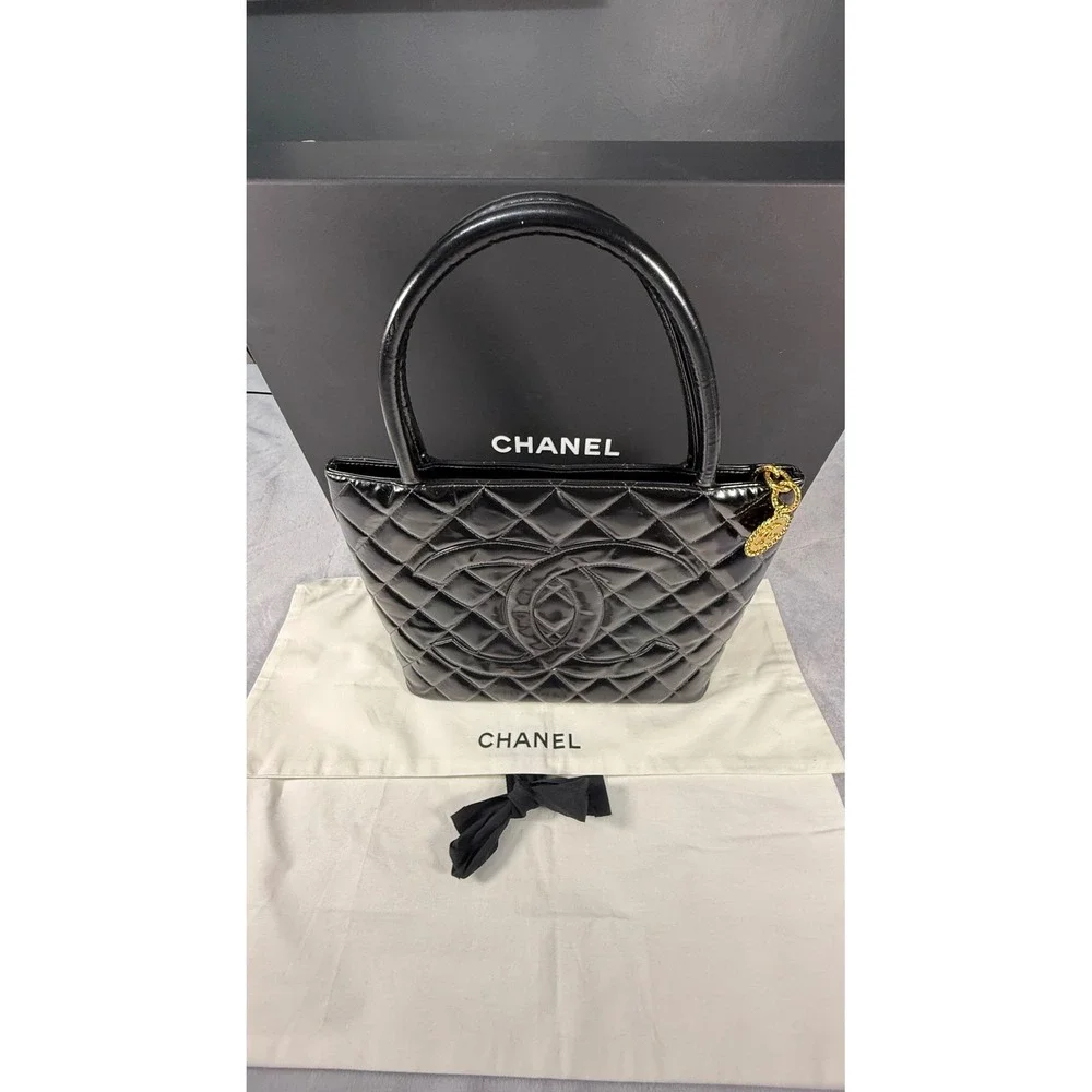 Chanel Black Patent Leather Quilted CC 24k Charm Tote Bag w/‎ Poshmark COA
